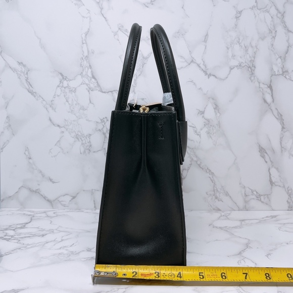 Michael Kors Mercer Medium Messenger - Picture 3 of 11